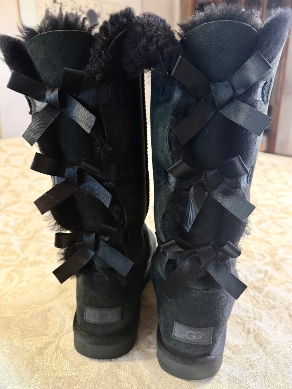 UGG Bailey Bow Tall II Boots Black Sheepskin Triple Satin Bow Sz 8 1016434